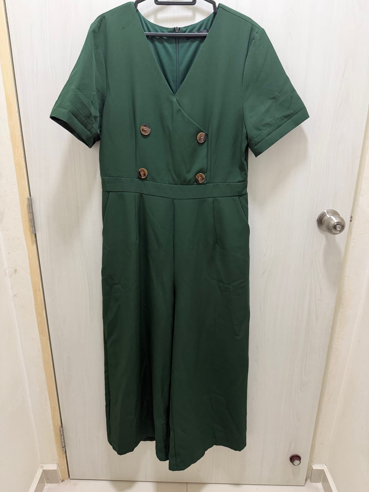 Chic Green Buttoned Jumpsuit
