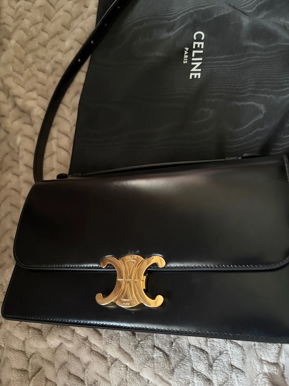 Celine NEGOTIABLE Celine Triomphe Shiny Black Calfskin Folio - Photo 3