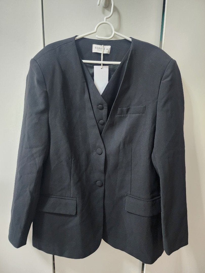 BNWT Chic Black Blazer w/ Faux Vest