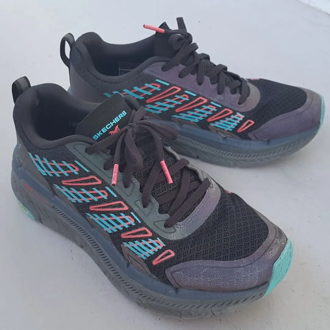 Skechers Original SKECHERS Designer Shoes, US 8, UK 7, EU 41, CN 26, Tokyo Nite Owl Sneakers, Glow in the Dark, Cosmopolitan, Hyper Pillars, Air-Cooled, GOGA Mat, Max Cushioning, Lightweight, Sophistication, Timeless Appeal, Urban Style, Cult Street Fashion