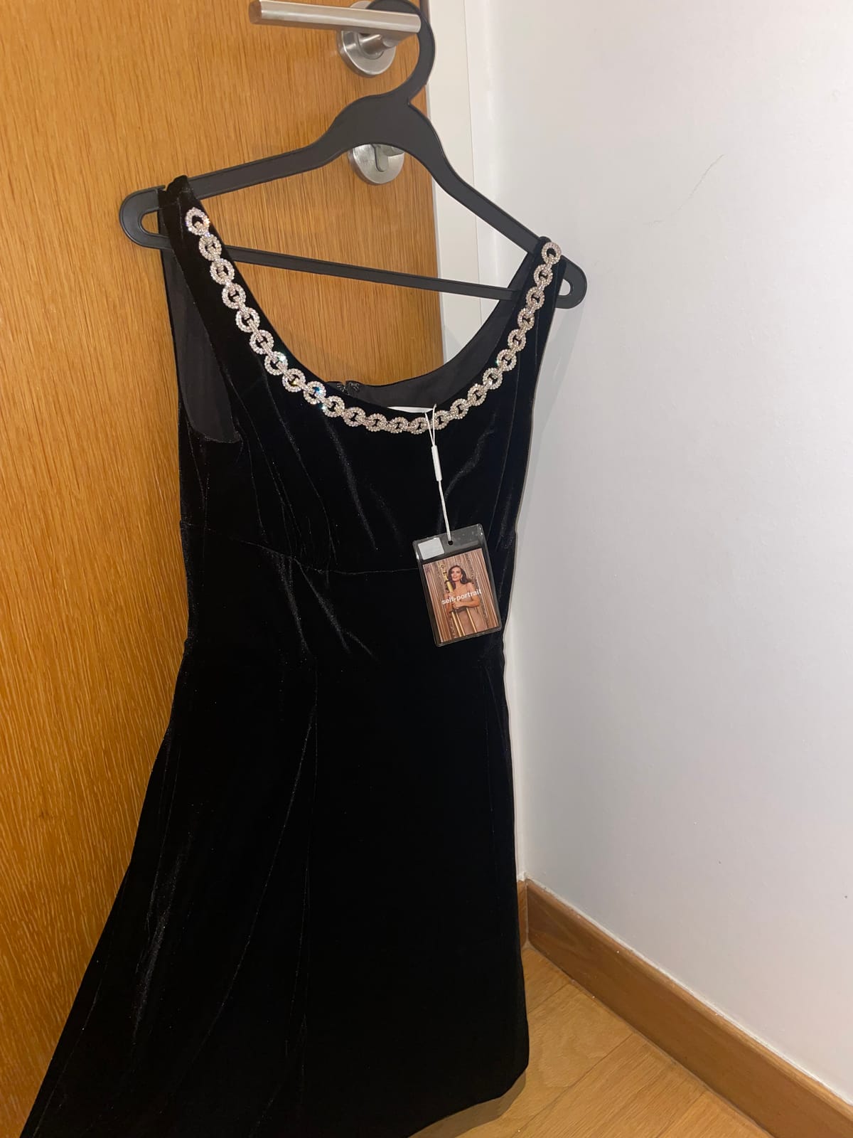 Chic Black Velvet Dress with Chain Strap Detail