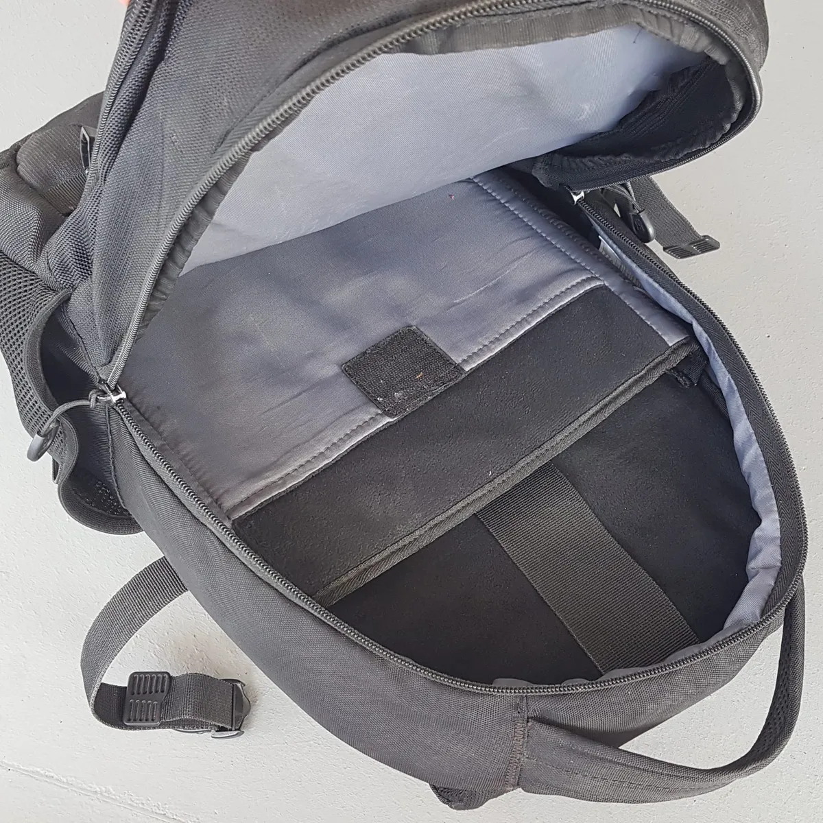Victorinox SWISS Army Original Victorinox SWISS Army VX Sport EVO Compact Backpack, RETAIL $204, Black Haversack, Cool SWISS Cross Rucksack, Laptop bag, Padded Strap, Supportive Back Panel, Travel Pack, Cosmopolitan, Innovative Design, Sophistication, Streetwise, Everyday Bag - Photo 8