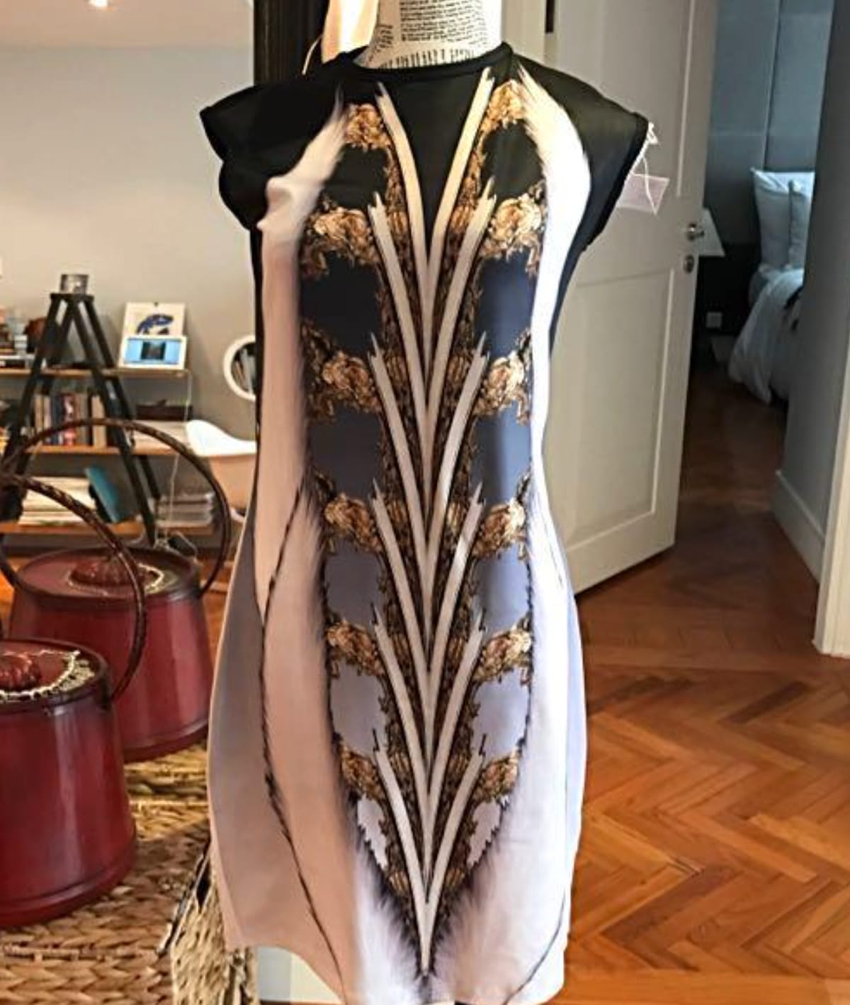Chic Abstract Print Dress - Cult Designer 