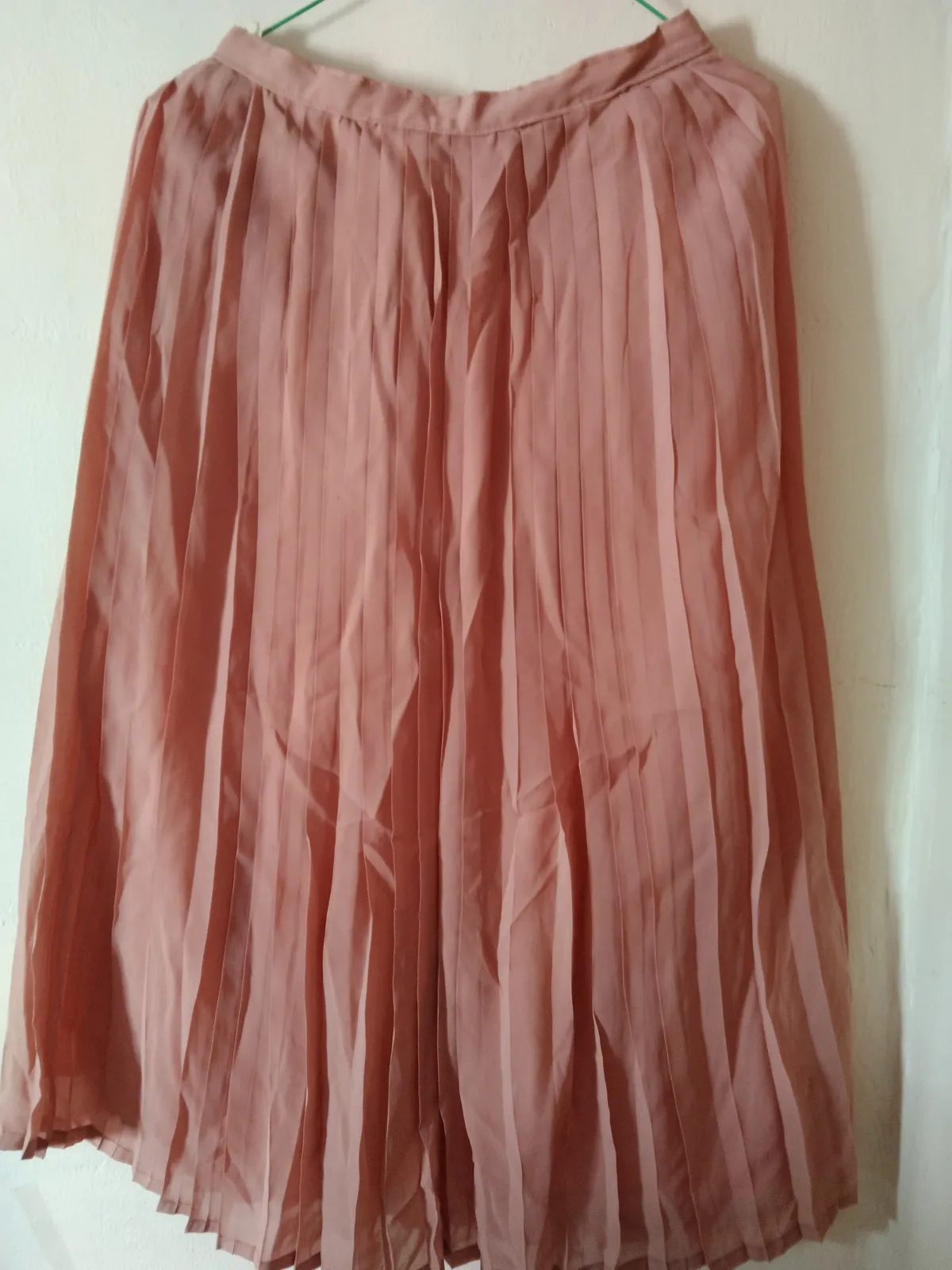 Chic Pleated Pink Skirt - Photo 2