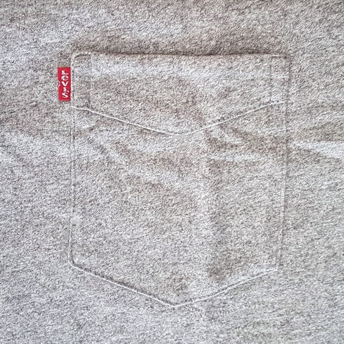 Levi's Retro Levi’s Designer T-Shirt, Cosmopolitan, Vintage Levi’s Strauss, San Francisco, Original Levi’s Pocket Shirt, Cool Grey Tee, Sleek RED Tag, Timeless Classic, Sophistication, Streetwise, Urban Style, Pop Culture, Hip Hop, Rock Star, Cult Street Fashion - Photo 4