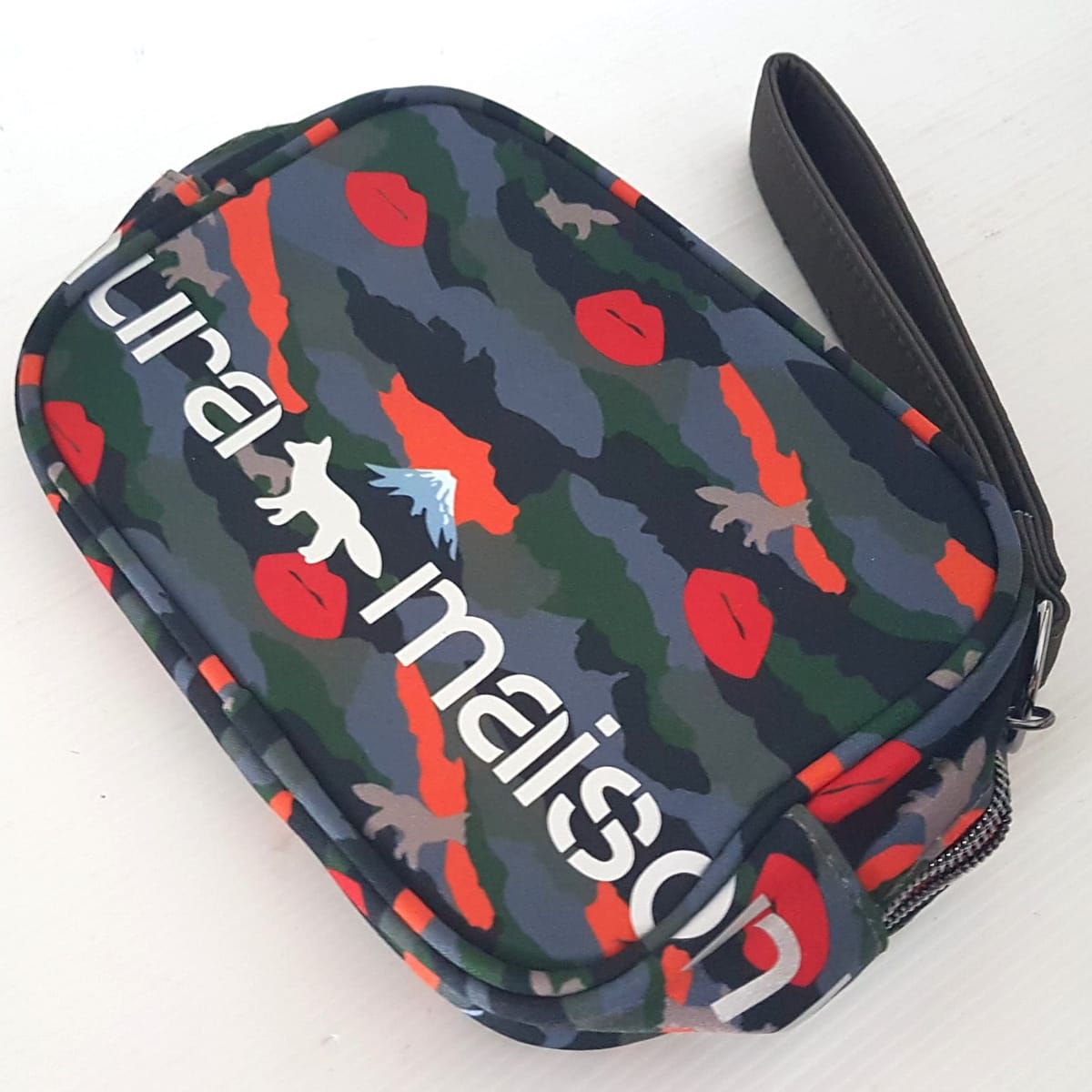 Shu Uemura Original Shu Uemura x Maison Kitsuné Collaboration Pouch, Cosmopolitan Clutch, Limited Edition Satchel, Sleek Model, Intricate Design, Novelty Fox Lip Camouflage 2019, Sophistication, Streetwise, Cosmetic Bag, Toiletry, Luxury Living, Cult Street Fashion - Photo 3