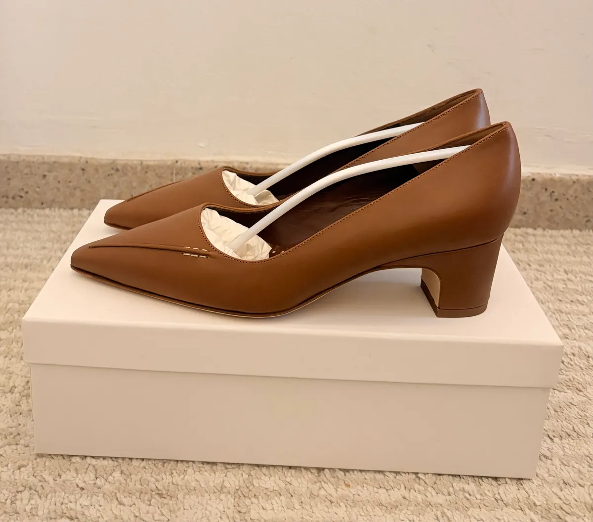 [BRAND NEW] Manolo Blahnik Chic Brown Block Heels Size 36.5 - Photo 2