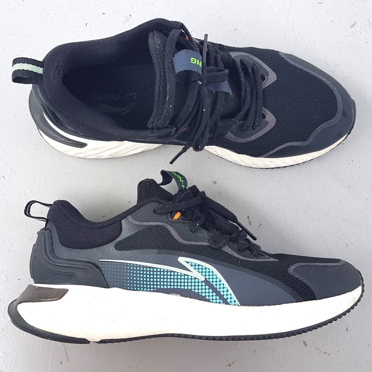 LI-NING Original Li-Ning Running Sneakers, Cloud Shield Model, Cool Black, White & Blue Design, Cosmopolitan, US 9.5, EU 43, CN 27, Sleek Relaxed Fit Design, Lightweight, Urban Style, Streetwise, Sophistication, Timeless Appeal, Everyday Shoes, Cult Street Fashion - Photo 7