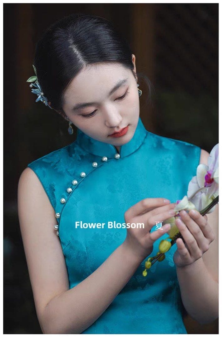 Elegant Vintage Blue Cheongsam – Timeless Vibes - Photo 6