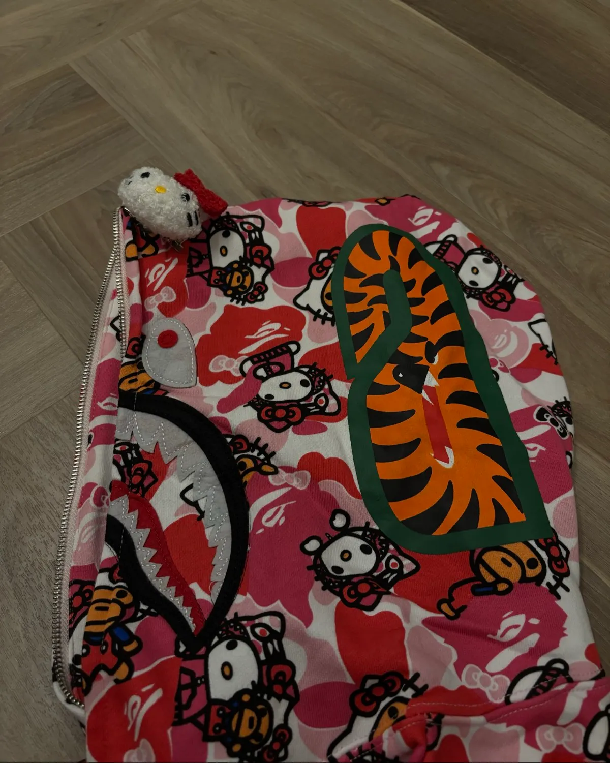 A Bathing Ape 2015 BAPE x Hello Kitty Pink Camo Shark Hoodie (vintage, deadstock) - Photo 3