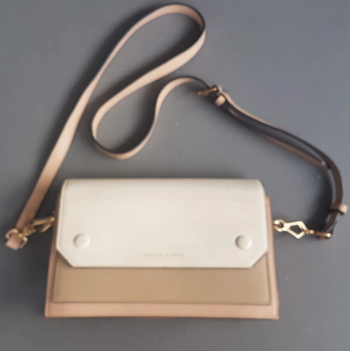 Charles & Keith CHARLES & KEITH Handbag, Cosmopolitan, Charles & Keith Two-Tone Mini Clutch Bag, Cool C&K Crossbody, Tan & Beige Body, Cream Flap, Envelope Shoulder Sling Bag, Timeless Classic, Minimalist Style, Pop Culture, Luxury Living, Everyday Fashion - Photo 10