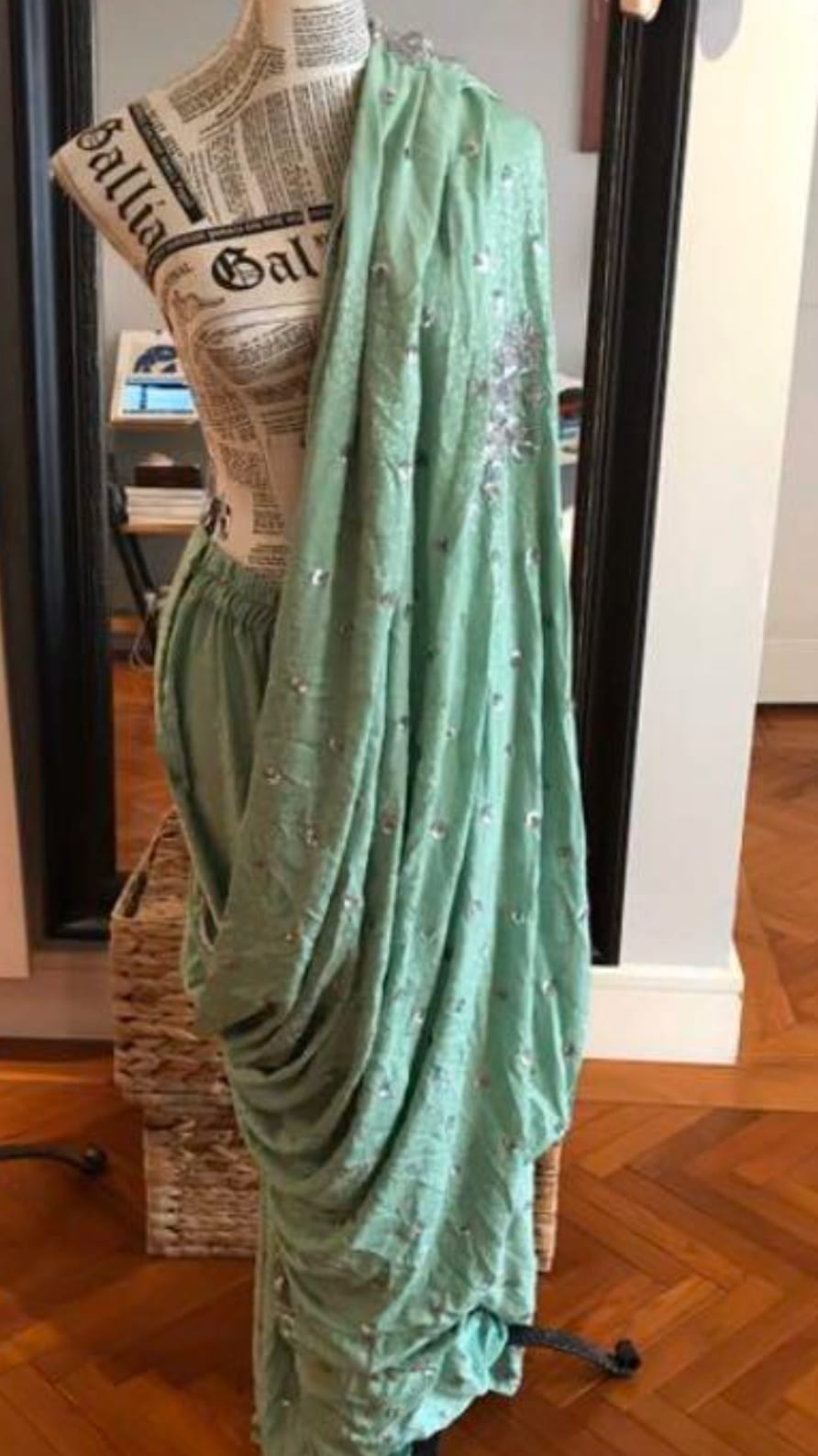 Indian silkoutfit brand new from Bollywood Mumbai