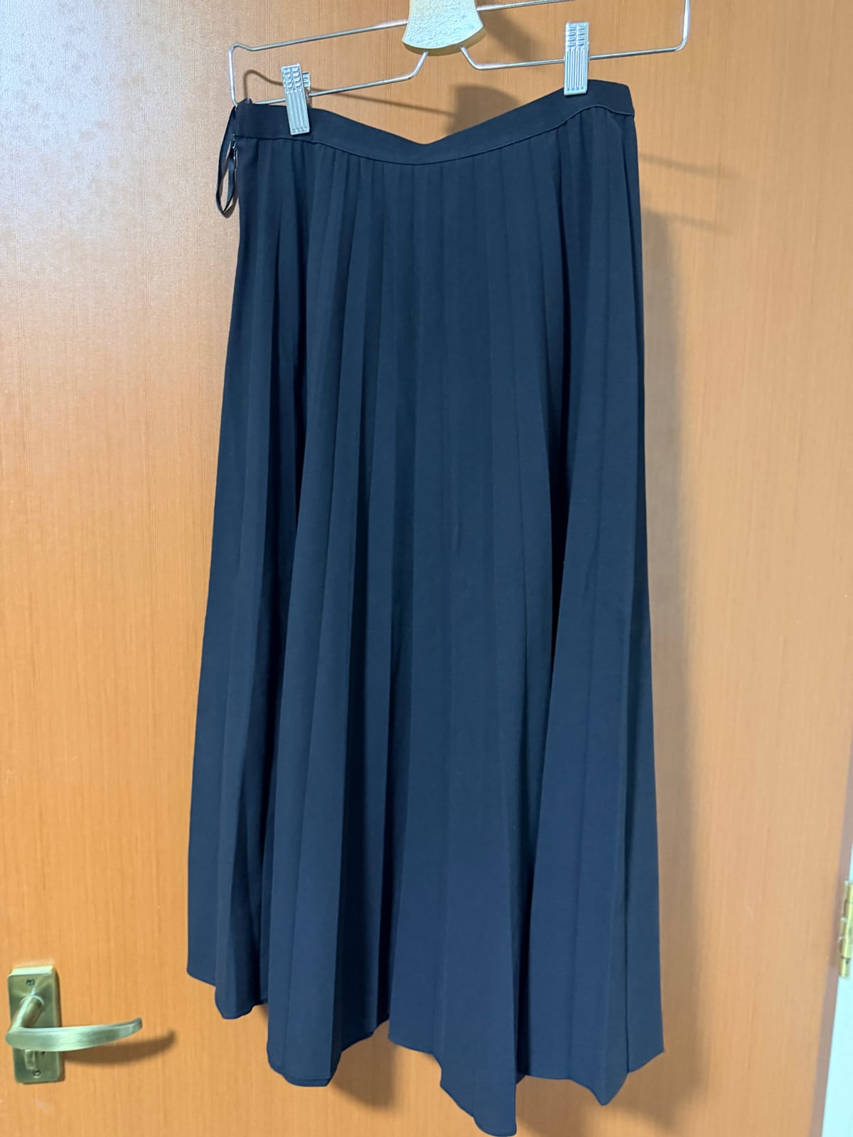 Elegant Black Pleated Midi Skirt