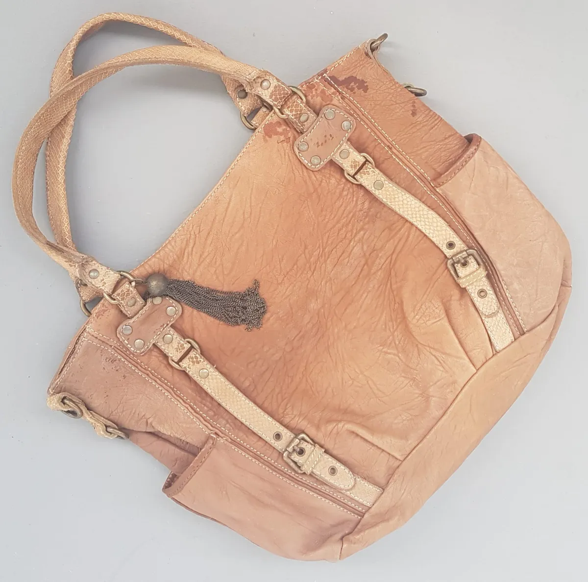 Massimo Dutti  Original Massimo Dutti Tote Bag, Peach-Tone Brown Leather Bag, Double Shoulder Straps, Distinctive Buckle Accents, Decorative Tassel Charm, Luxury Shoulder Bag, Duffel, Hand Carry, Cosmopolitan, Spacious Handbag, Sophistication, Everyday Bag - Photo 2