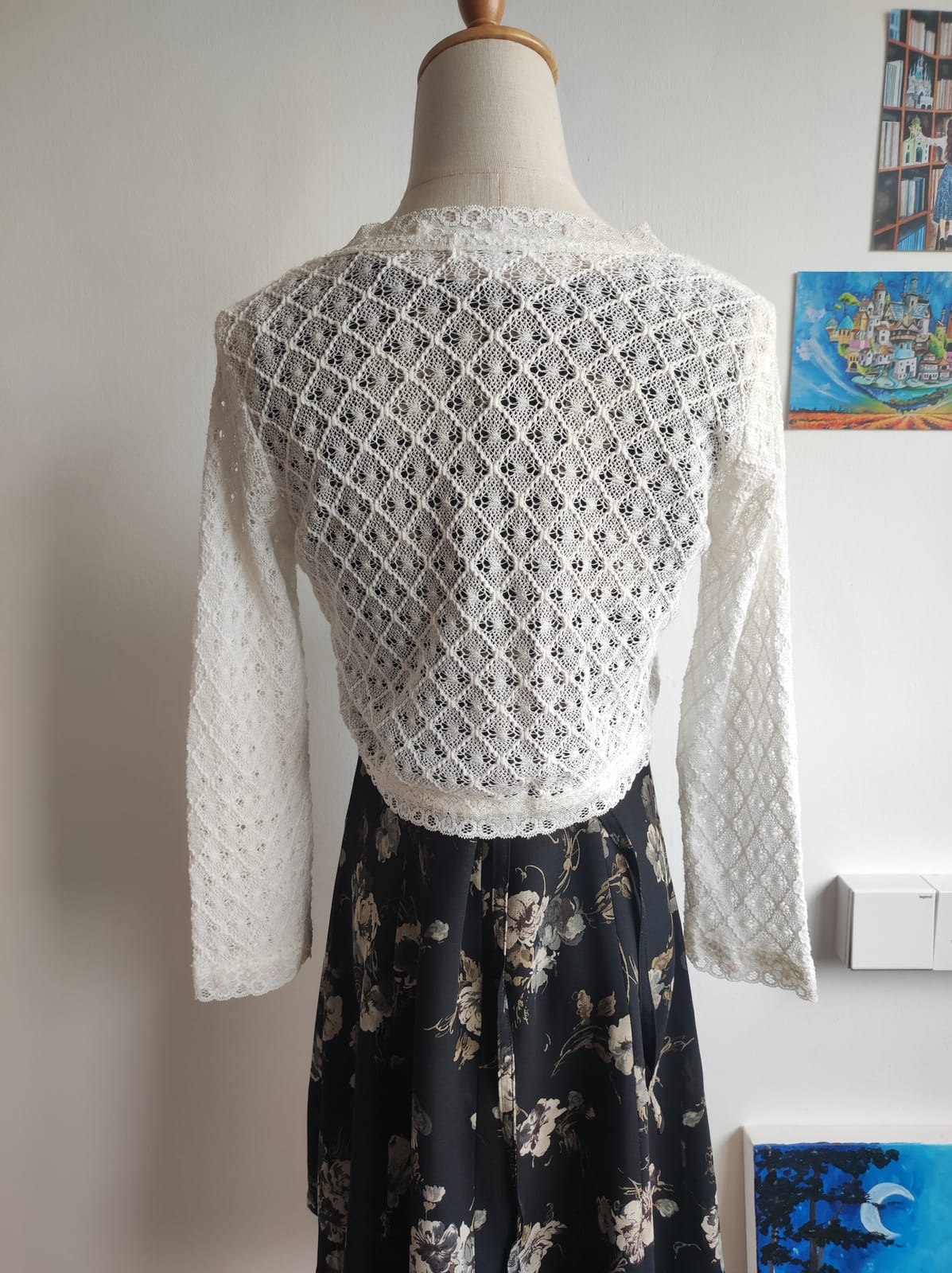 A.V.V. White Lace Crop Cardigan - Photo 3