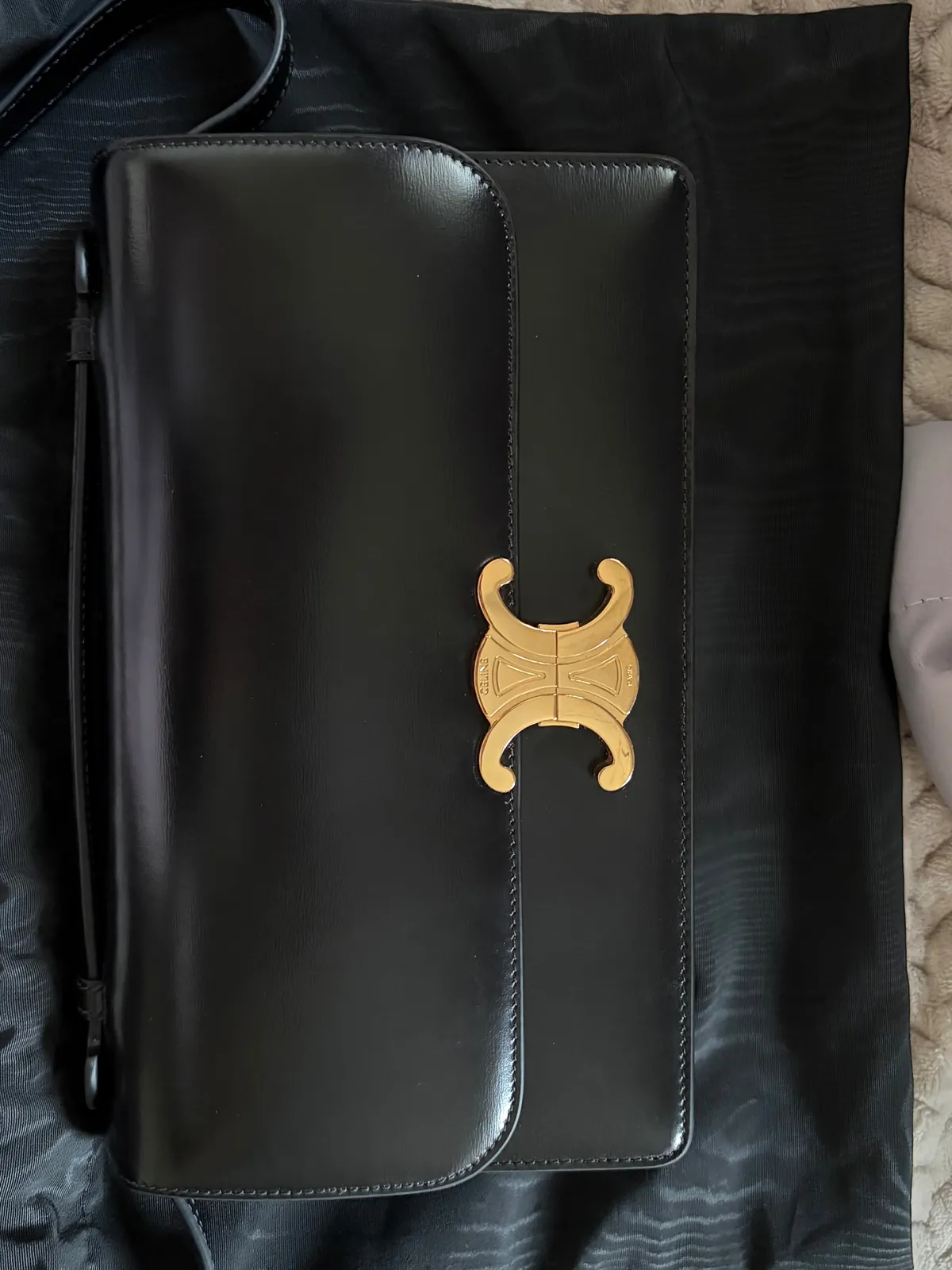 Celine NEGOTIABLE Celine Triomphe Shiny Black Calfskin Folio - Photo 8