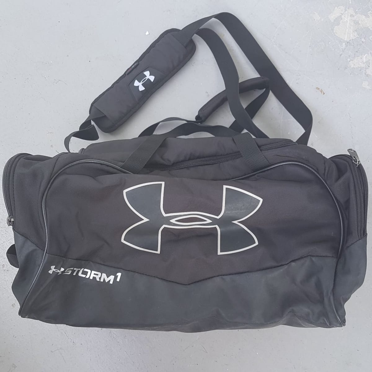 Original UNDER ARMOUR Undeniable 2.0 Duffle Bag, UA STORM 1 Model, USA, Gym Bag, Travel Pack, RETAIL $146, Heat Gear Shoulder Pad, Top & Side Handle, Tough Abrasion Resistant Bottom, Water Resistant Finish, Active Lifestyle, Streetwise, Pop Culture - Photo 2