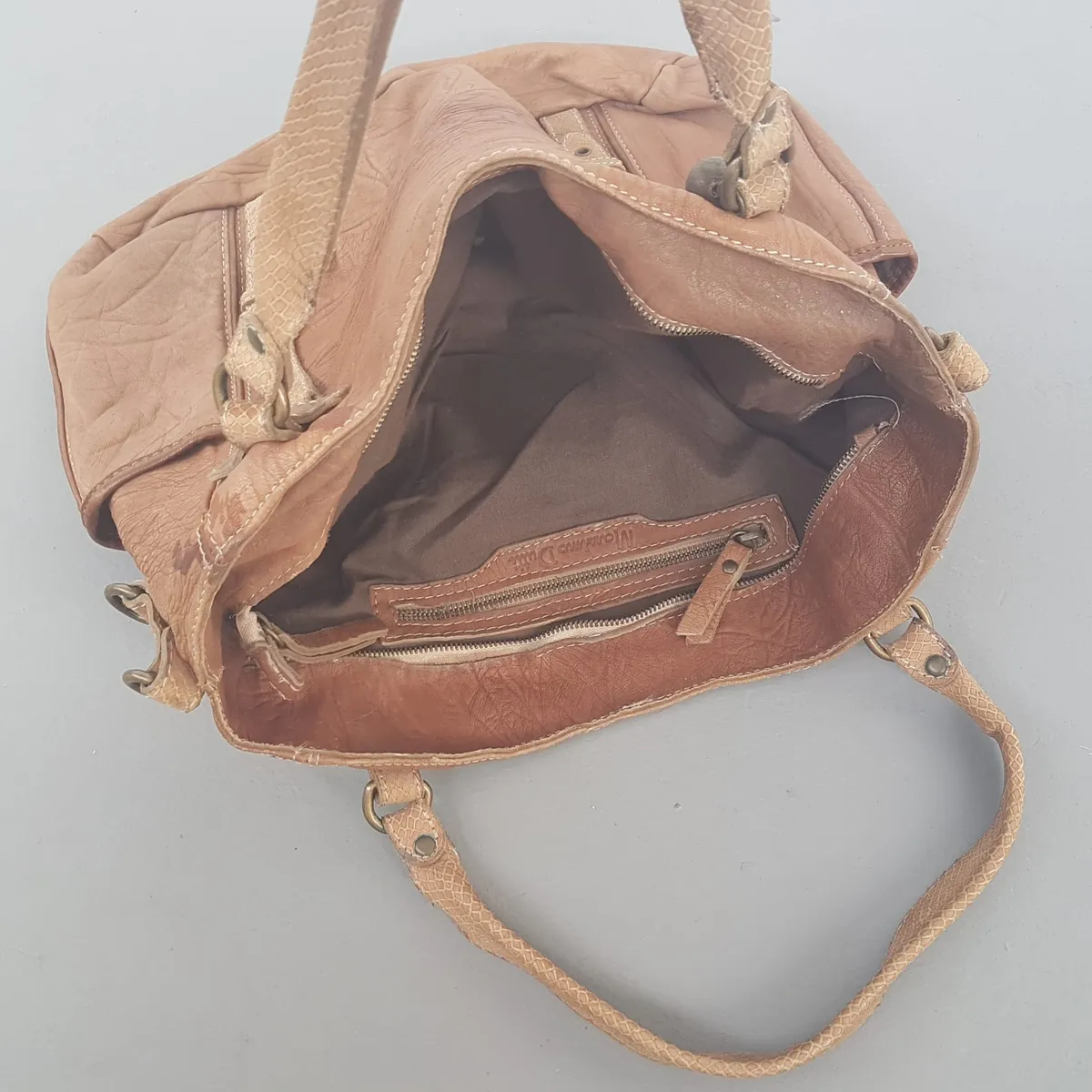Massimo Dutti  Original Massimo Dutti Tote Bag, Peach-Tone Brown Leather Bag, Double Shoulder Straps, Distinctive Buckle Accents, Decorative Tassel Charm, Luxury Shoulder Bag, Duffel, Hand Carry, Cosmopolitan, Spacious Handbag, Sophistication, Everyday Bag - Photo 7