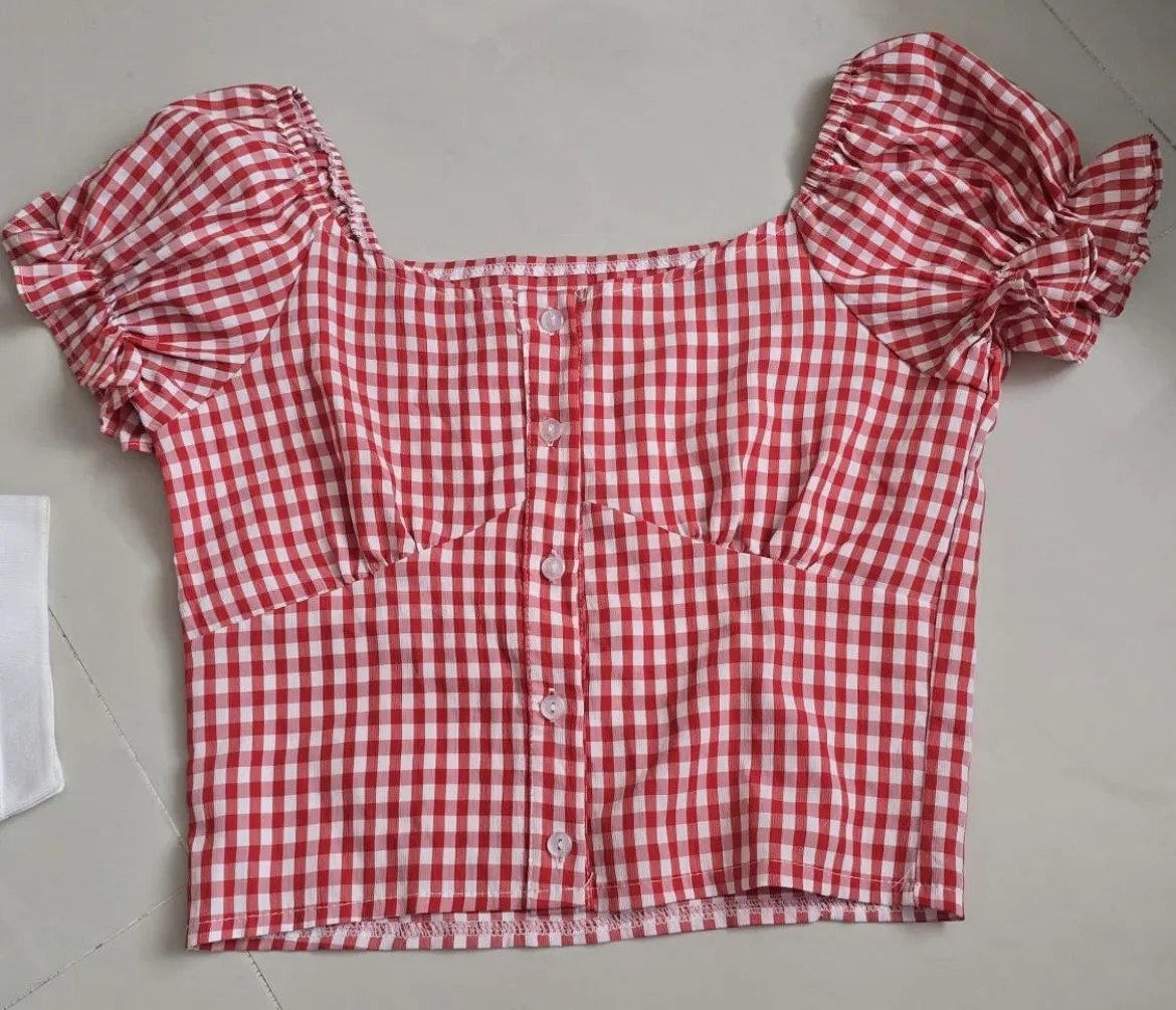 Chic Gingham Puff Sleeve Top