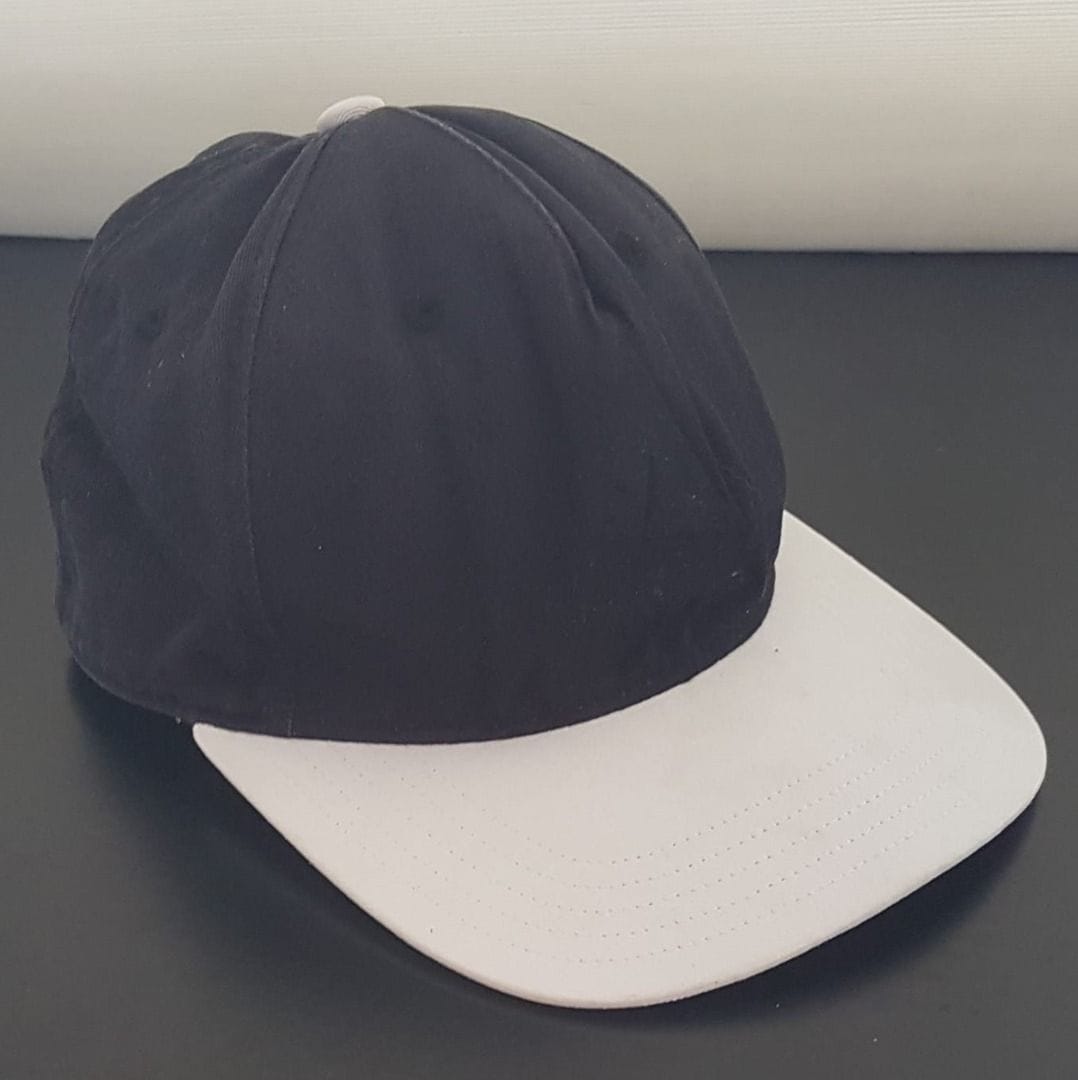 Adidas Black & White Baseball Cap - Streetwear Vibes - Photo 3