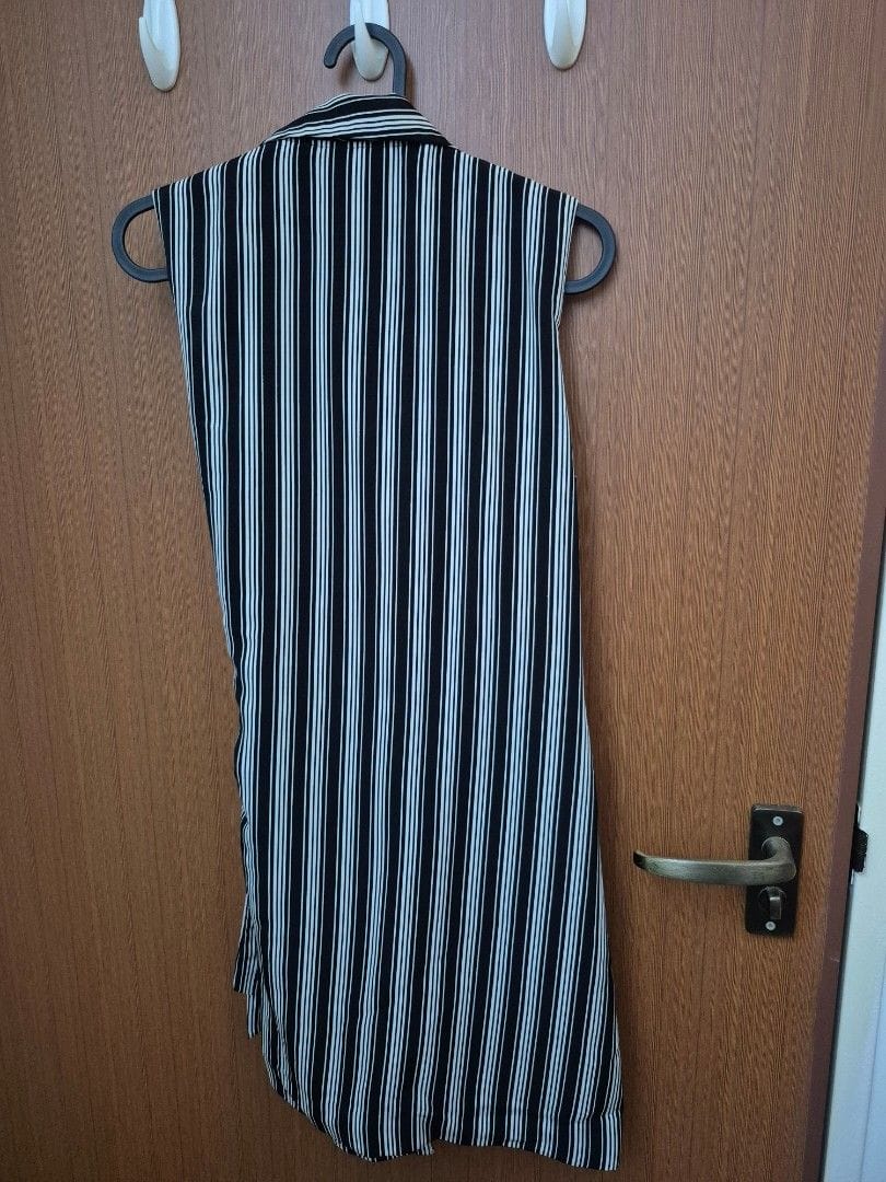 Geraffee Geraffee Black & White Striped Wrap Dress (Size S) ✨ - Photo 3
