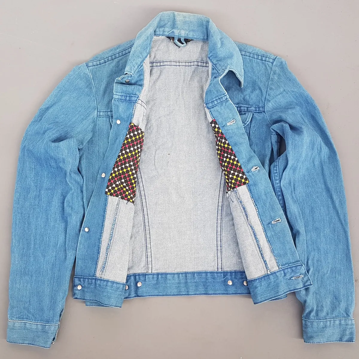WRANGLER Retro WRANGLER Denim Jacket, from USA, Model MC2-24A, Size 34 Vintage Apparels, Cool Light-Washed, Seasoned Blue Denim Coat, Luxury Outerwear, Sophistication, Urban Style, Pop Culture, Hip Hop, Rock Star, Timeless Classic, Cult Street Fashion - Photo 7