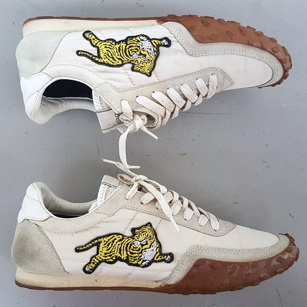 Original KENZO Designer Sneakers, Paris France, Made in Portugal, Size EU 41, Cool White KENZO Shoes, TIGER Embroidery Patch, Sleek Model, Cosmopolitan, Timeless Appeal, Urban Style, Sophistication, Pop Culture, Luxury Lifestyle, Cult Street Fashion - Photo 5