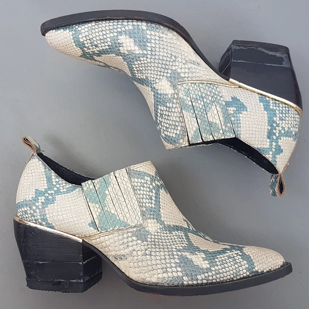DKNY Original DKNY Snake Skin Print Shoes, US 9, UK 6.5, EU 40, Donna Karan New York, Classic Ankle Boots, Cosmopolitan, Pointed Toe, Luxury Living, Timeless Appeal, Urban Style, Pop Culture, Hip Hop, Rock Star, Sophistication, Streetwise, Roadster, Cult Street Fashion - Photo 3
