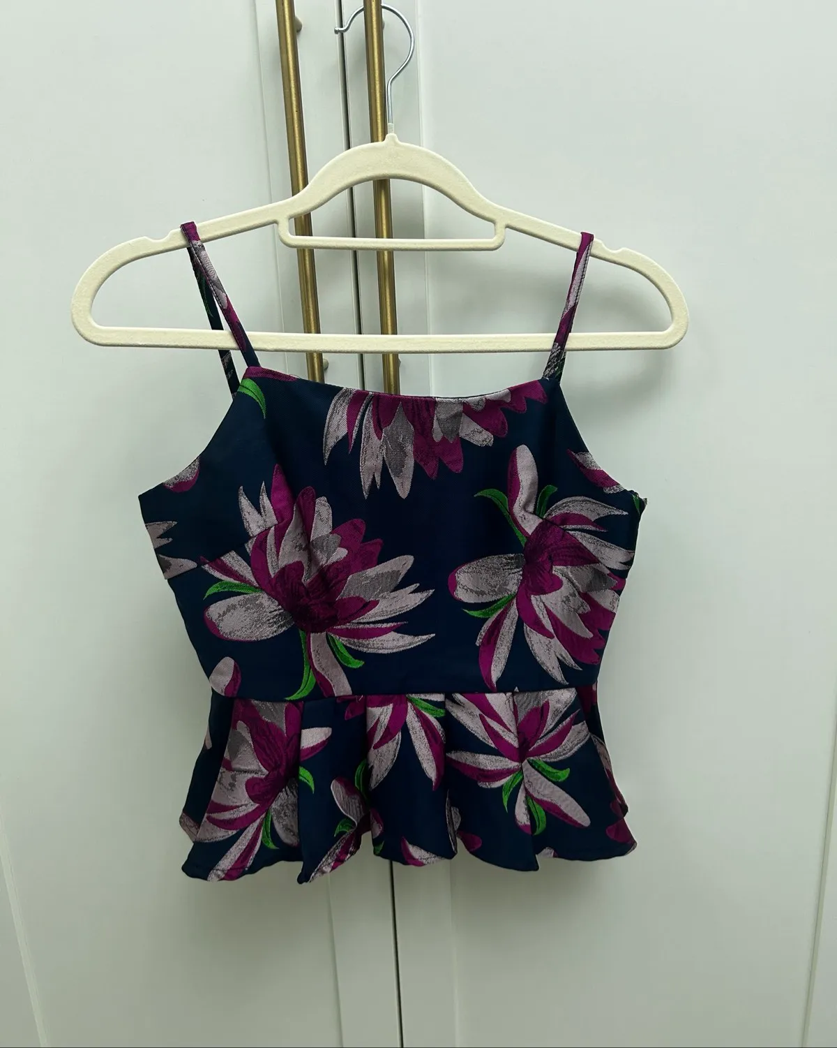 Love, Bonito Love, bonito sleeveless flower top