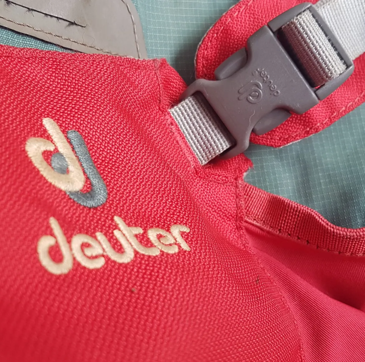 DEUTER Original Deuter X-Hippack L Shoulder Bag, Red & Lime Green Model, RETAIL $78, Fanny Pack, Waist Bag, Cool Backpack, X-Shaped Adjustable Shoulder Strap, Waist Buckle, Padded Mesh Back, Cosmopolitan, Travel Pack, Outdoor Gear, Hiking, Trekking, Cycling - Photo 4