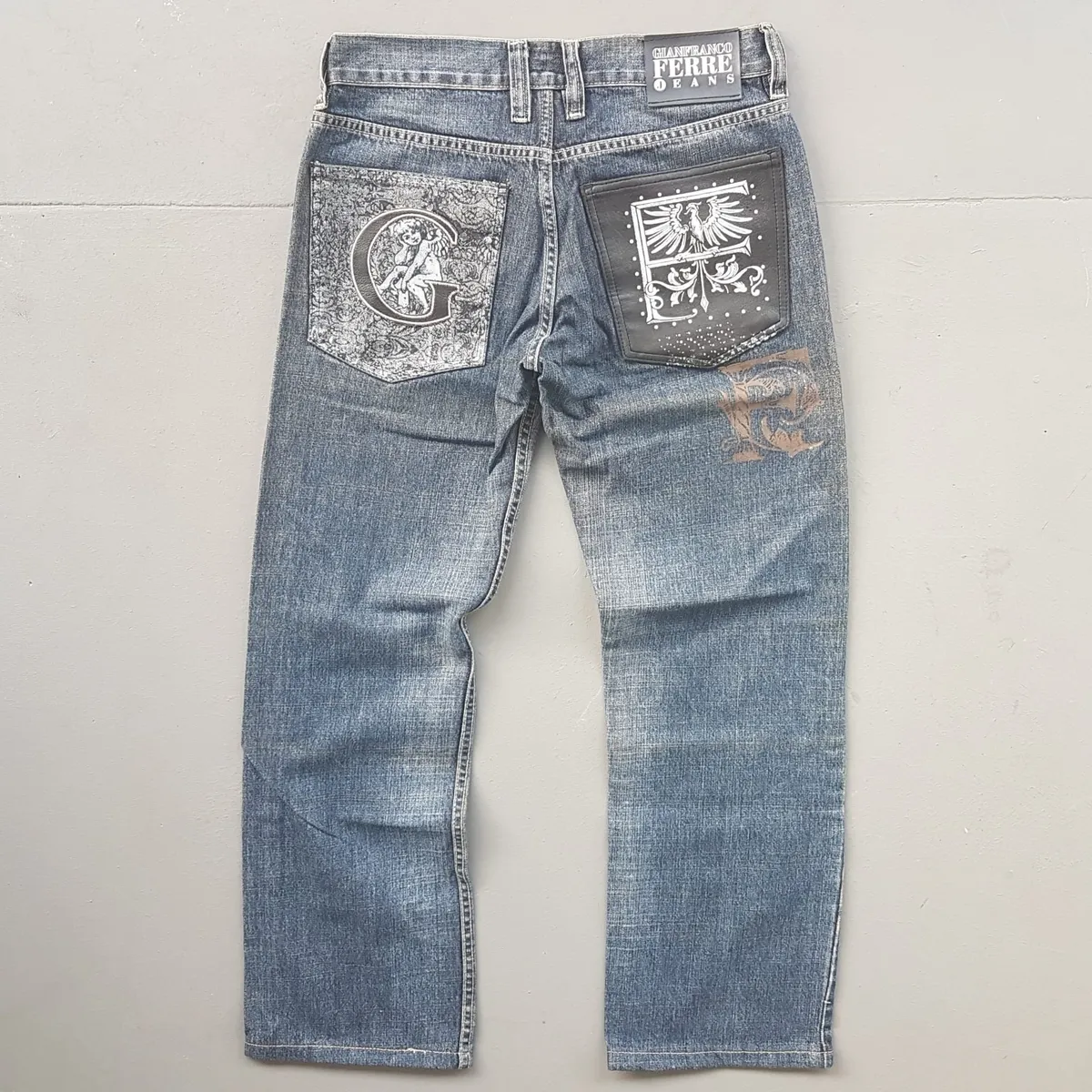 Gianfranco FERRE, ITALY Retro Gianfranco FERRE Denim Jeans, Size 31 Bootcut Jeans, Exquisite GF Patches, Cosmopolitan, Cool Flare Bottoms, ITALIAN Designer Wear, Sophistication, Nostalgic Appeal, Vintage Pants, Timeless Classic, Luxury Living, Pop Culture, Cult Street Fashion - Photo 4