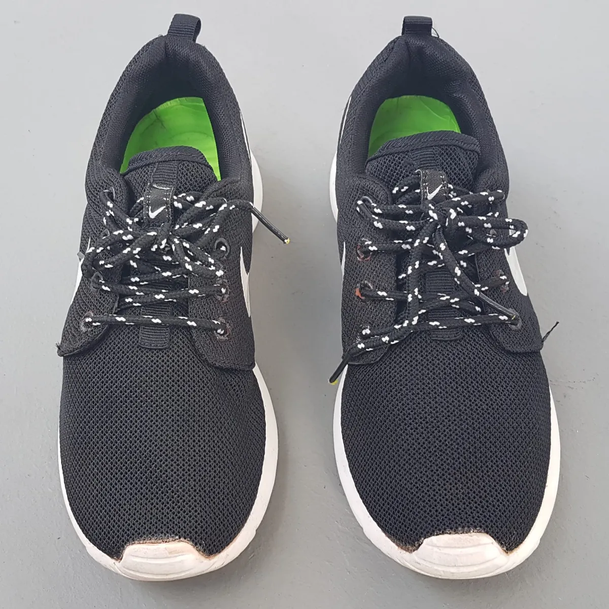Nike Original NIKE Running Shoes, Roshe One Model, US 7, UK 6, EUR 39, CM 25, Cool Black & White Sneakers, Cosmopolitan, Sleek Patterned Laces, Timeless Appeal, Sophistication, Streetwise, Pop Culture, Hip Hop, Rock Star, Cult Street Fashion, Roadster - Photo 3