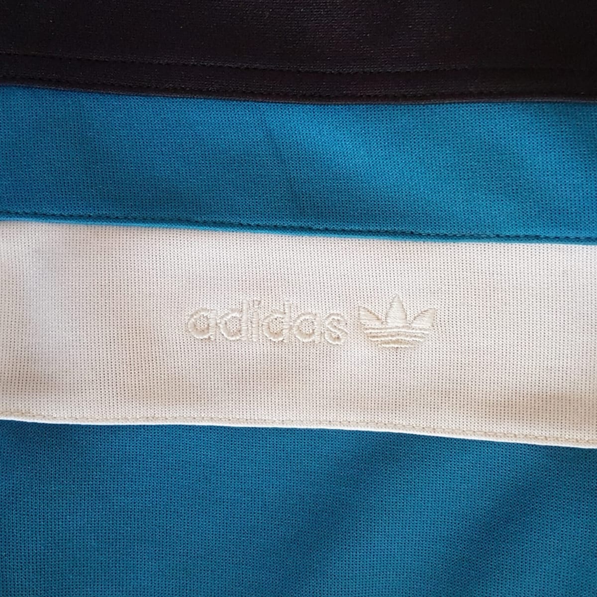 Adidas Retro Adidas Black Zipper Jacket, Blue & White Stripes, Cool XXXL Coat, Trendy Tracksuit, Cosmopolitan, Sleek ADIDAS Sweatshirt, Vintage Windbreaker, Streetwise, Oversize Outerwear, Sophistication, Roadster, Travel Essentials, Backpackers, Cult Street Fashion - Photo 5