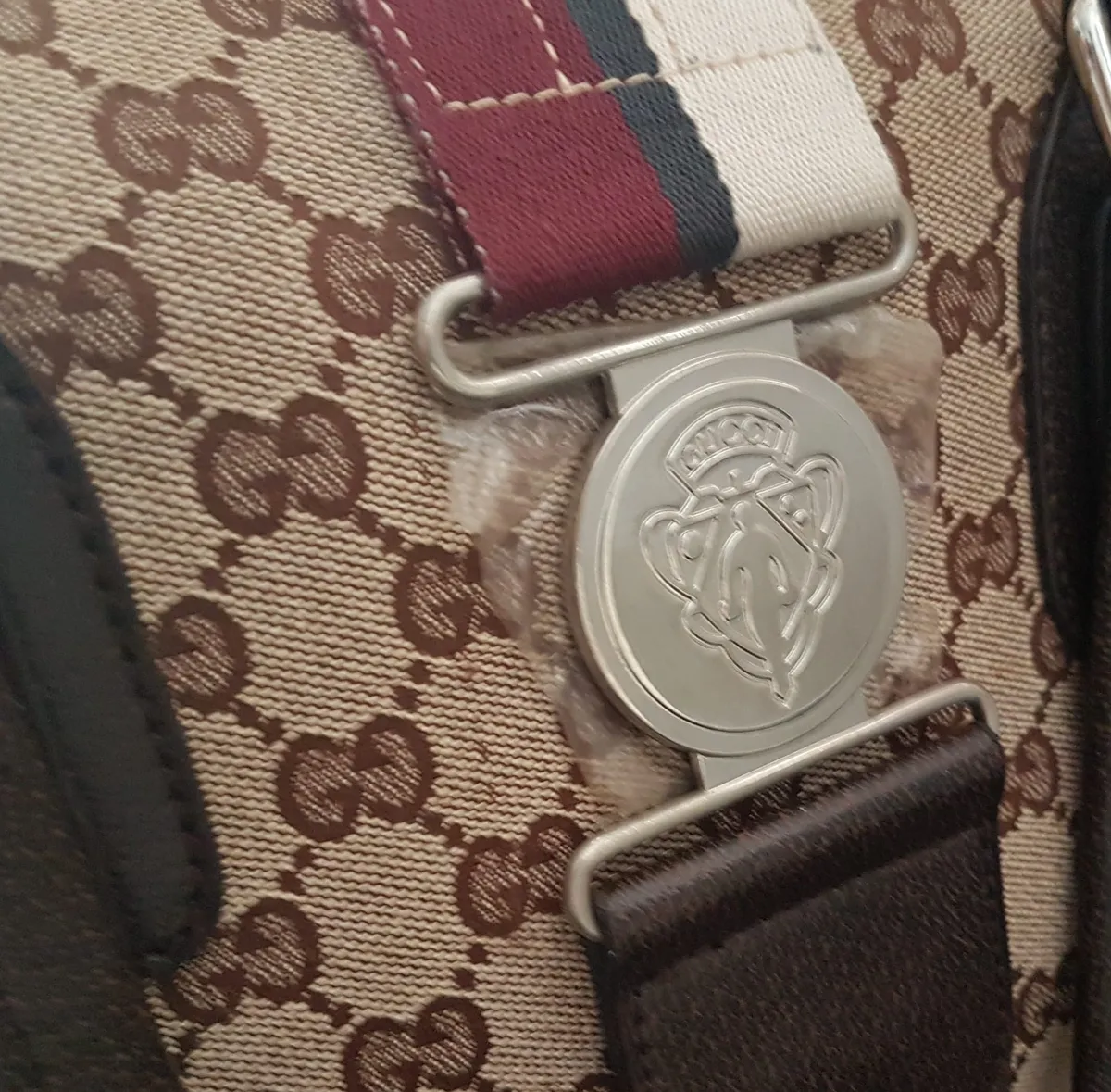 Gucci Retro GUCCI Tote Bag, ITALY, Gucci GG Monogram, Brown & Beige, Distinctive Gucci Crest Enclosure, Cosmopolitan, Duffle, Boston Bag, Luxury Living, Everyday Handbag, Urban Style, Sophistication, Timeless Appeal, Cult Street Fashion - Photo 7