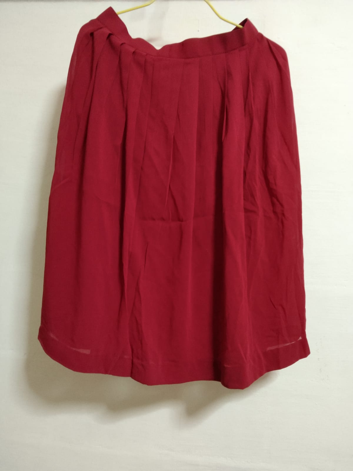 Chic Red Pleated Midi Skirt