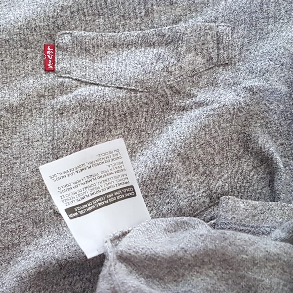 Levi's Retro Levi’s Designer T-Shirt, Cosmopolitan, Vintage Levi’s Strauss, San Francisco, Original Levi’s Pocket Shirt, Cool Grey Tee, Sleek RED Tag, Timeless Classic, Sophistication, Streetwise, Urban Style, Pop Culture, Hip Hop, Rock Star, Cult Street Fashion - Photo 5