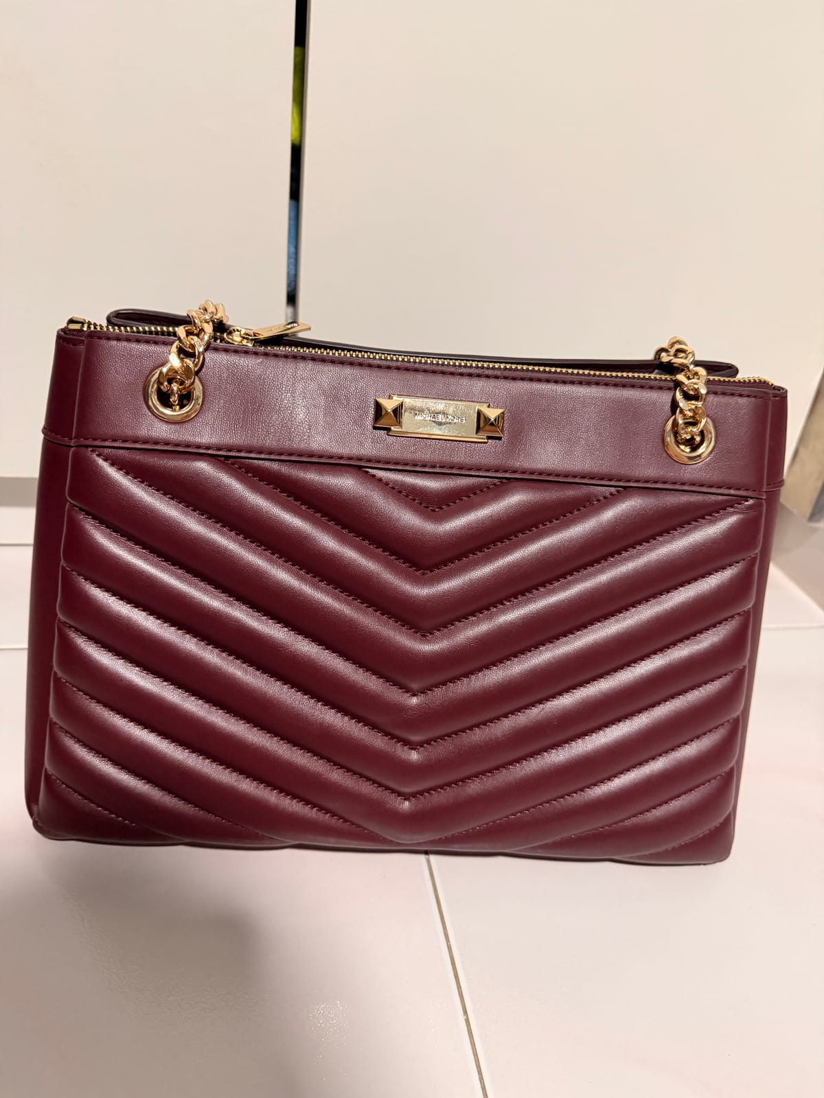 Chic Michael Kors Quilted Shoulder Bag - Burgundy Vibes
