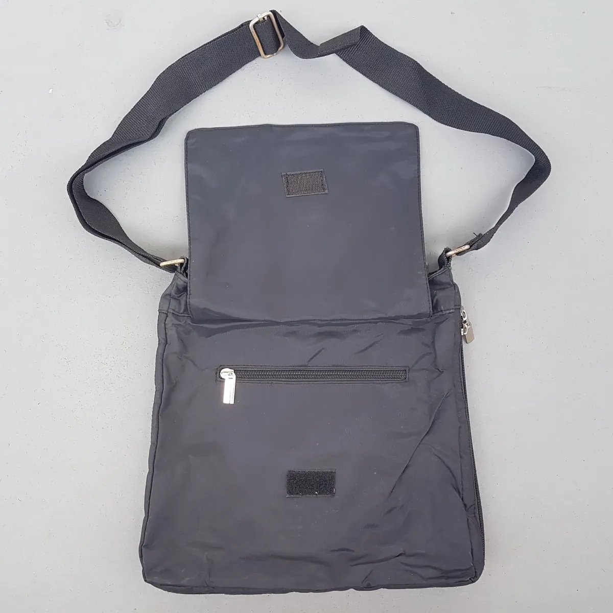 Poccilini, ITALY Exquisite POCCILINI Tote Bag, ITALY, Cool Cross-Body, Minimalist, Simple Black Handbag, Elegant Messenger, Luxury Living, Shoulder Sling, Cosmopolitan, Duffel, Urban Style, Haute Couture, Designer Hand Carry, Sophistication, Streetwise, Everyday Bag, - Photo 7