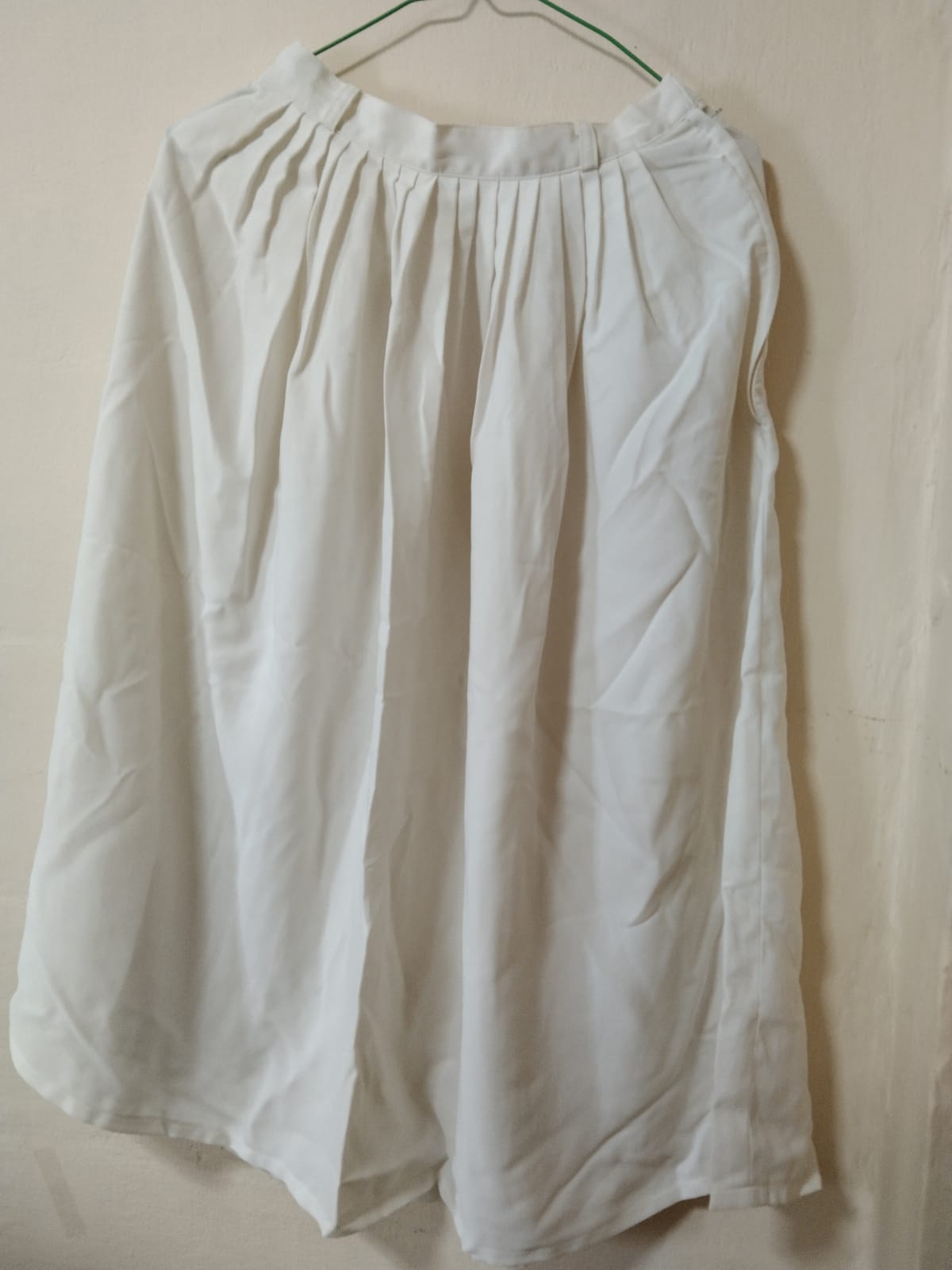 Elegant Flowing White Midi Skirt - Photo 2