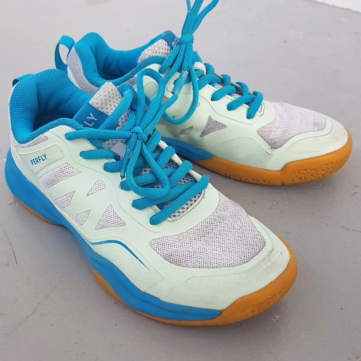Decathlon Decathlon PERFLY BS 500 Badminton Shoes, Cool Jade, White & Sky Blue Model, US 4, UK 3, EUR 36, CM 22.5, Cosmopolitan, Roadster, Good Balance of Cushioning & Breathability, Streetwise, Sophistication, Urban Style, Pop Culture, Cult Street Fashion - Photo 7