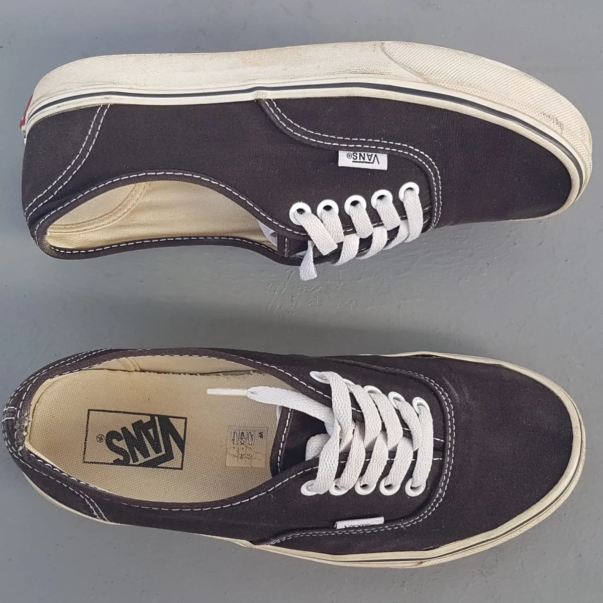 VANS Original Vans Black Canvas Shoes, Cosmopolitan, US 8, UK 7, EUR 40.5, CM 26, Classic VANS Sneakers, Old Skool, Pop Culture, Hip Hop, Rock Star, Urban Style, Cult Street Fashion, Sophistication, Streetwise, Roadster, Stunt, Skate, Surf - Photo 8