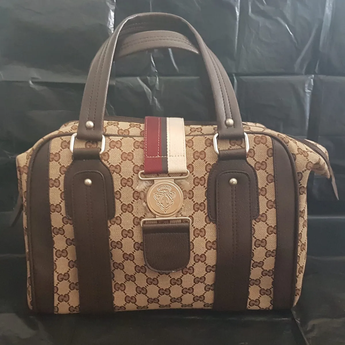Gucci Retro GUCCI Tote Bag, ITALY, Gucci GG Monogram, Brown & Beige, Distinctive Gucci Crest Enclosure, Cosmopolitan, Duffle, Boston Bag, Luxury Living, Everyday Handbag, Urban Style, Sophistication, Timeless Appeal, Cult Street Fashion - Photo 8