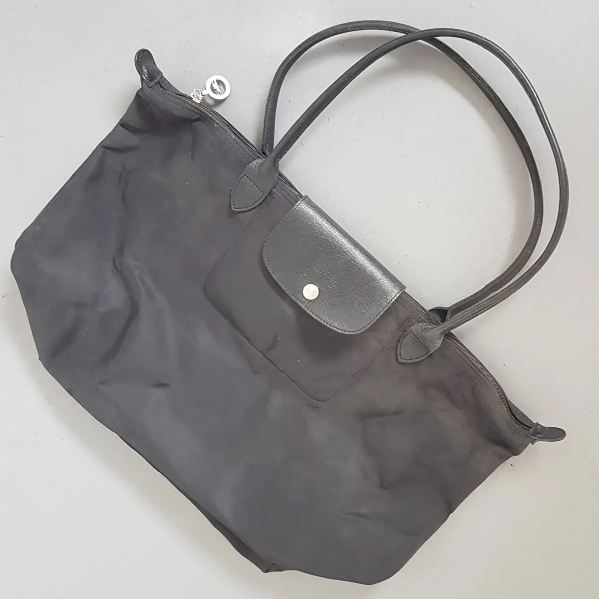 LONGCHAMP Original LONG CHAMP Tote Bag, Black Longchamp Le Pliage Nylon Handbag, Shoulder Straps, Snap-Flap Closure, Cosmopolitan, Haute Couture, Luxury Bag, Urban Style, Pop Culture, Sophistication, Streetwise, Your Everyday Bag - Photo 7