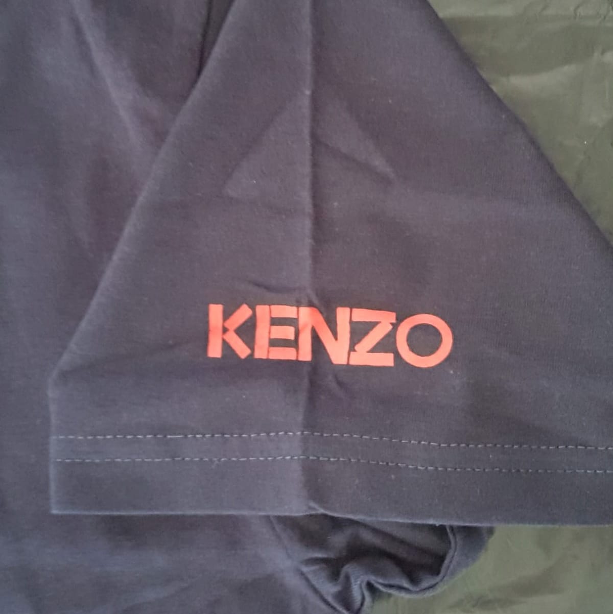 kenzo  Retro KENZO Designer T-Shirt, Cool Dark Blue Top, Size LARGE, Cosmopolitan, TIGER Graphic Top, Art décor TIGER Tee, Sleek Fashion Wear, Streetwise, Sophistication, Timeless Appeal, Pop Culture, Luxury Living, Urban Style, Hip Hop, Rock Star - Photo 6