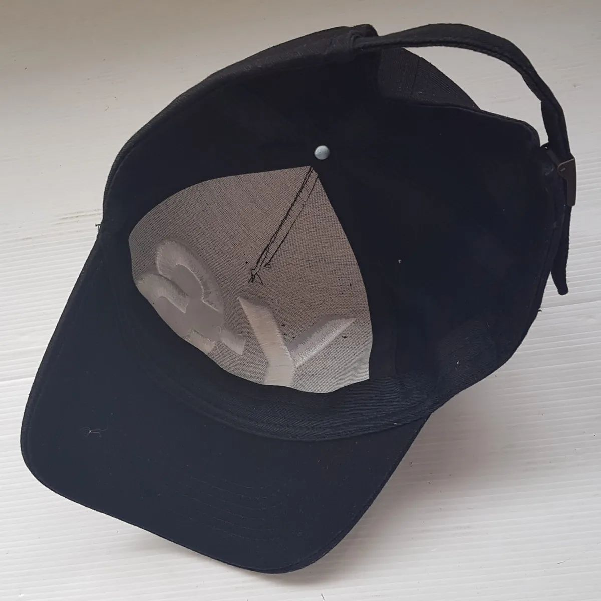 Adidas Retro Y-3 Baseball Cap, Adidas Y3 by Yohji Yamamoto, JAPAN, Cool Black Model, White Y-3 Embroidered Logo, Cosmopolitan, Adjustable Backstrap, Jockey Cap, Luxury Living, Sophistication, F1 Racing, Car Rally, Roadster, Cult Street Fashion, Summer Holidays - Photo 2