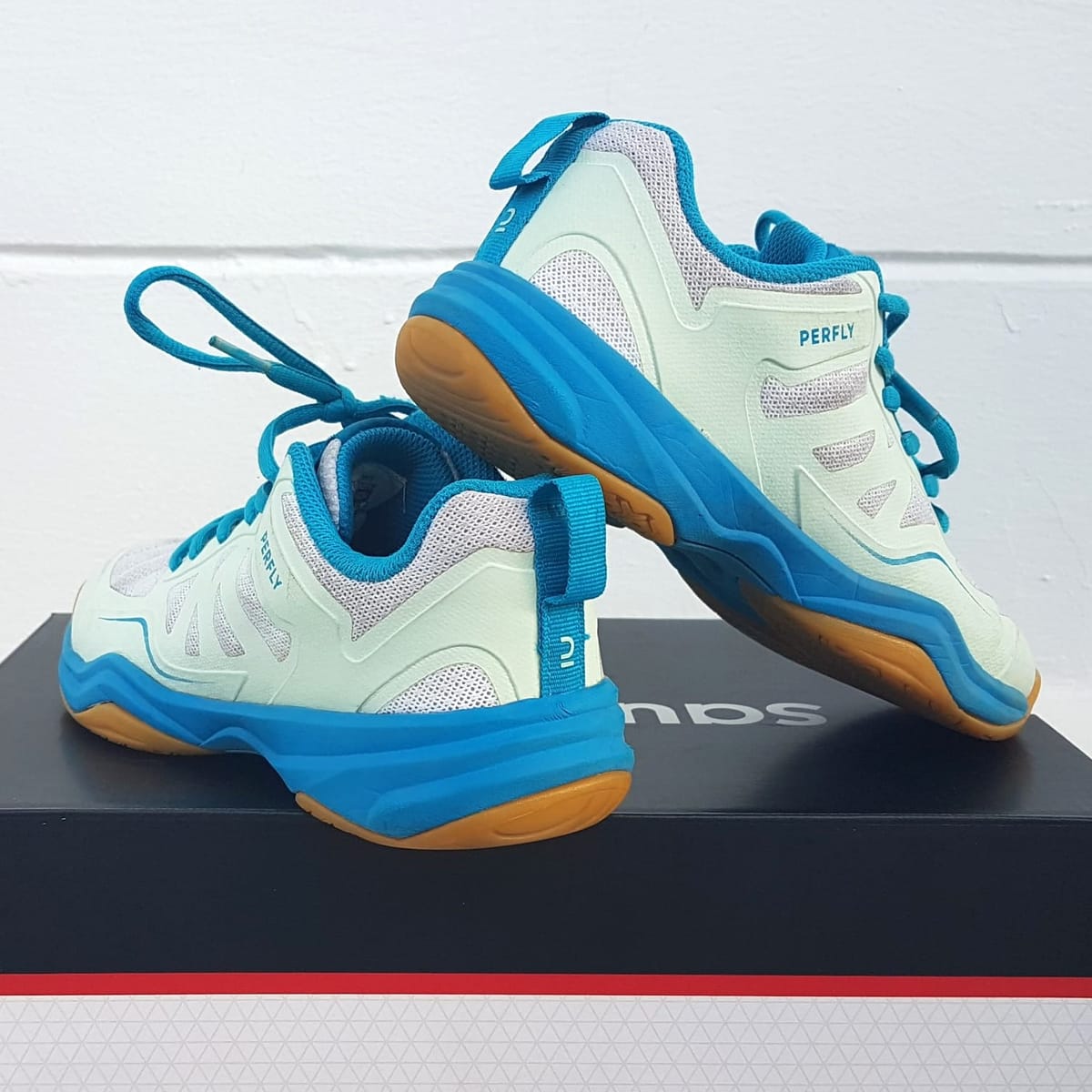 Decathlon Decathlon PERFLY BS 500 Badminton Shoes, Cool Jade, White & Sky Blue Model, US 4, UK 3, EUR 36, CM 22.5, Cosmopolitan, Roadster, Good Balance of Cushioning & Breathability, Streetwise, Sophistication, Urban Style, Pop Culture, Cult Street Fashion - Photo 8