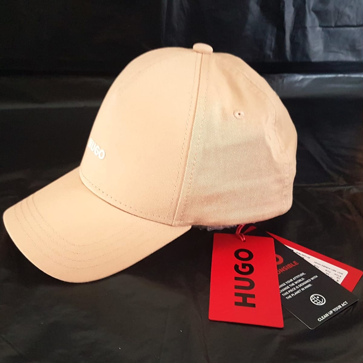 HUGO BOSS Original Hugo Boss Baseball Cap, HUGO Khaki Cap, Cosmopolitan, Luxury Living, Cool Jockey Cap, Continental, Haute Couture, New with Tag, Timeless Appeal, Urban Style, Cult Street Fashion, Pop Culture, Hip Hop, Rock Star, Summer Holidays - Photo 7