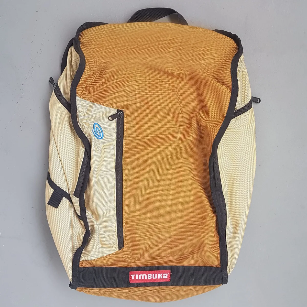 TIMBUK2 Original TIMBUK2 Backpack, Travel Pack, 2-Tone Vibrant Orange & Khaki Haversack, Stylish Rucksack, Cool Carrier, Overnight Bag, Campus, Work, Backpacker, Weekender, Versatile Design, Urban Style, Sophistication, Streetwise, Outdoor Gear, Everyday Fashion - Photo 8