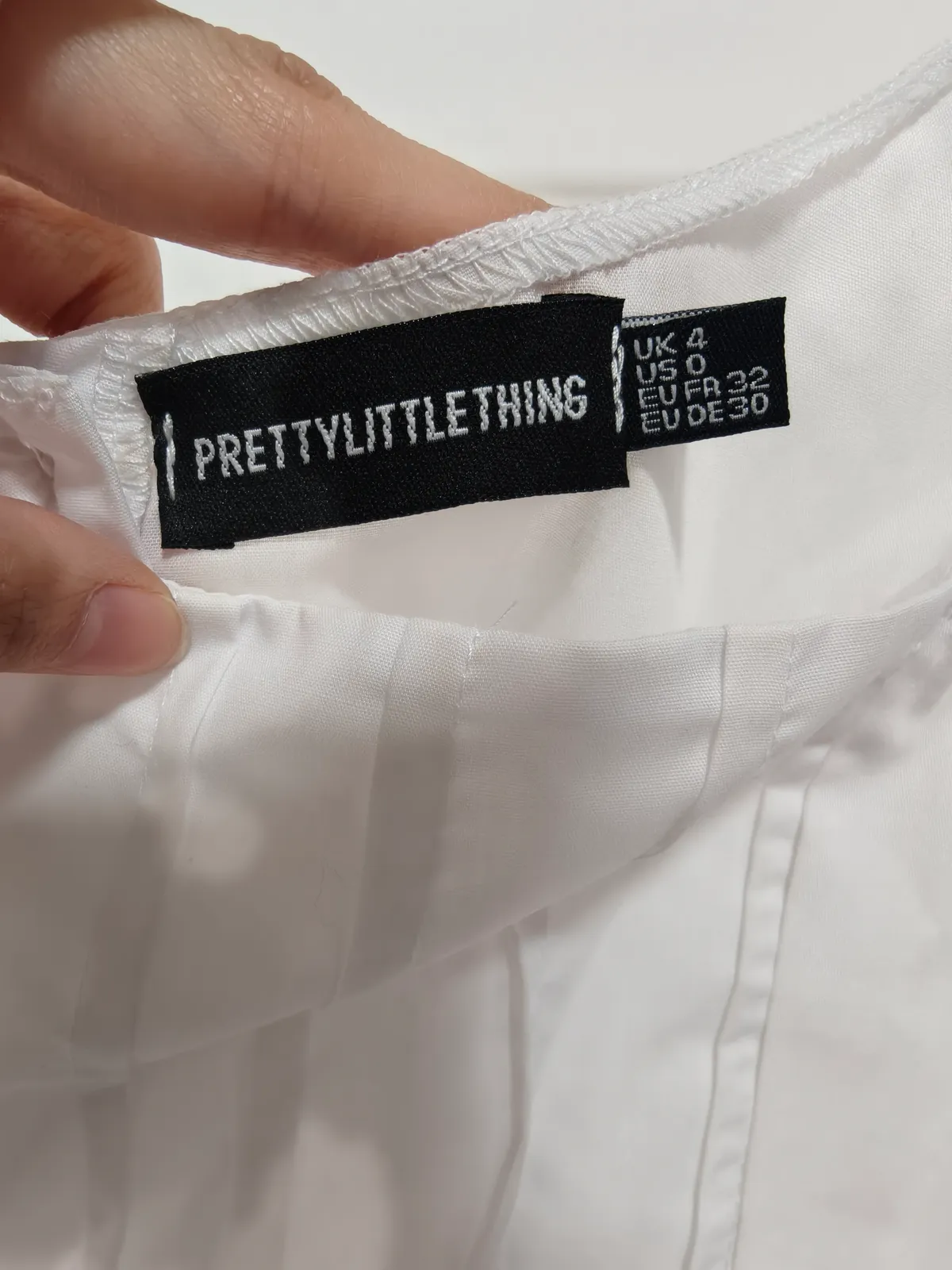 Prettylittlething Chic White Crop Top - Photo 5