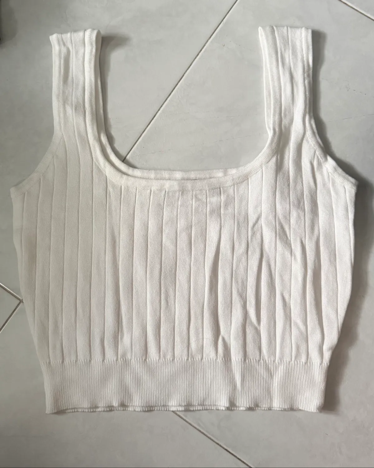 Chic White Ribbed Crop Top